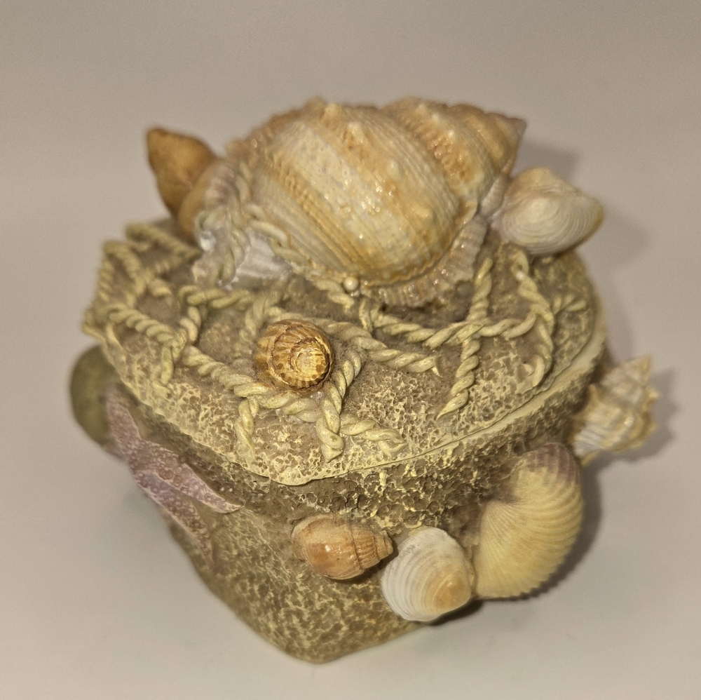 Vintage Seashell/Beach Resin Decorative Heart Shaped Trinket Box W/Lid Shells